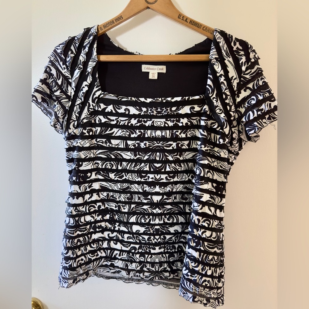 Coldwater Creek Black rippled stripe S Sleeve Pullover Top-Preowned Excellent